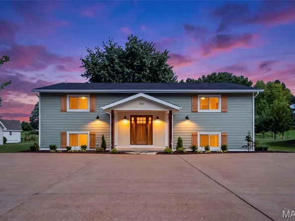 200 Park Charles Blvd S, Saint Peters, MO 63376