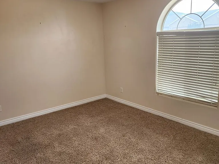 1421 Northern View Dr — Photo 14