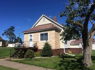 1104 N 2nd Ave, Iron River, MI 49935