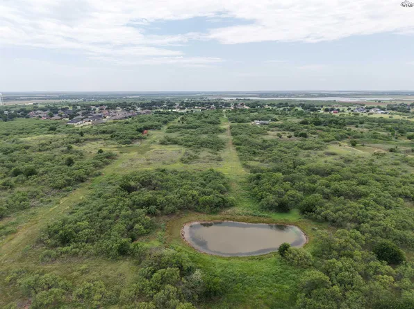 1817 Johnson Rd, Iowa Park, TX 76367