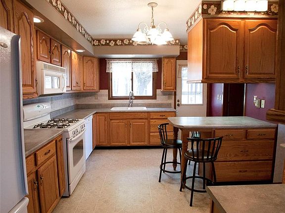 4th image of 1701 Newbold Dr