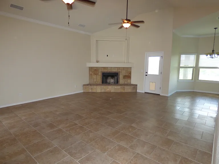 2007 Lindsey Dr — Photo 10