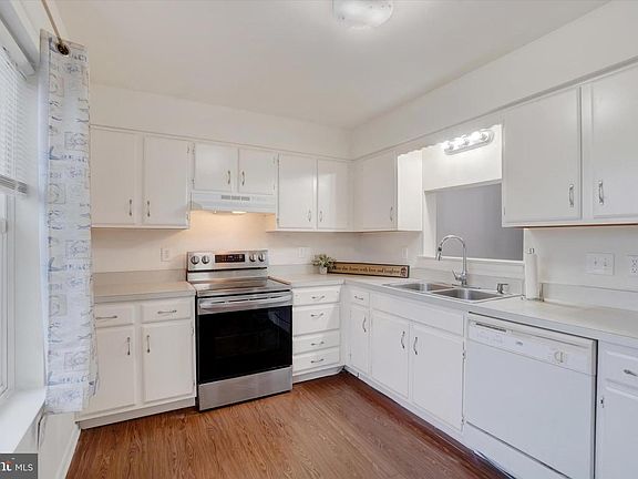 5th image of 1619 Long Dr #110