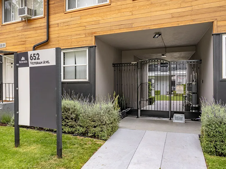 652 Veteran Ave — Photo 4