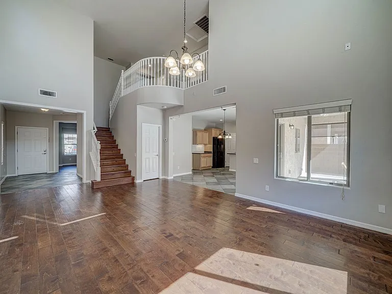 2143 W Marconi Ave — Photo 3
