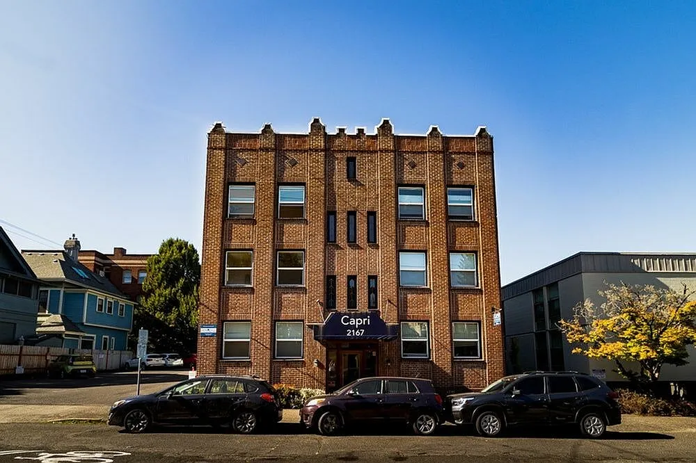 Capri Apartments - Portland Oregon - 2167 NW Flanders St