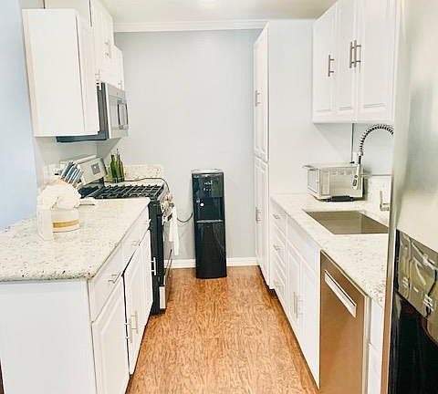 4th image of 2444-48 Dobern Ave