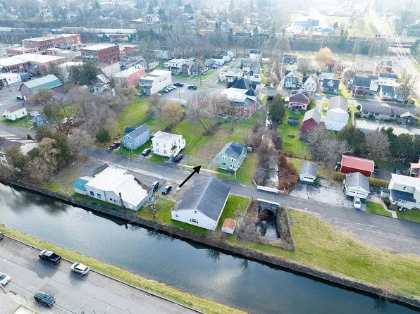 229 S Canal St, Canastota, NY 13032
