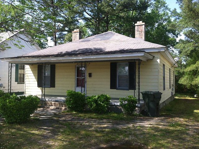 2nd image of 507 Gold St E