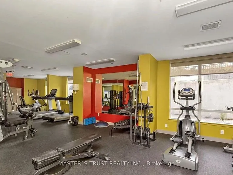 812 Lansdowne Ave #302 — Photo 15