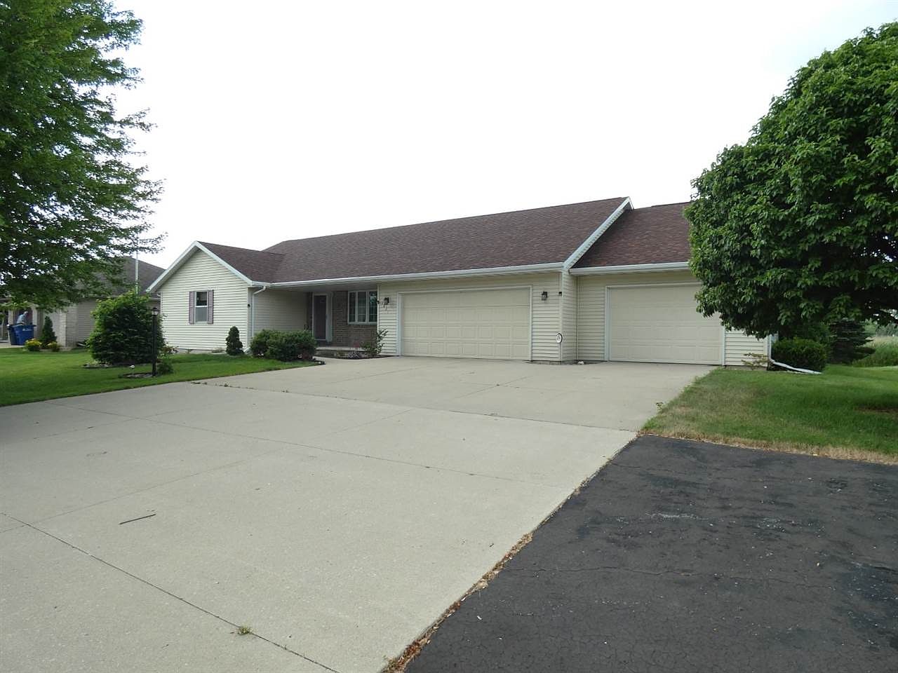 2821 Lakeview Dr, Suamico, WI 54173 Zillow