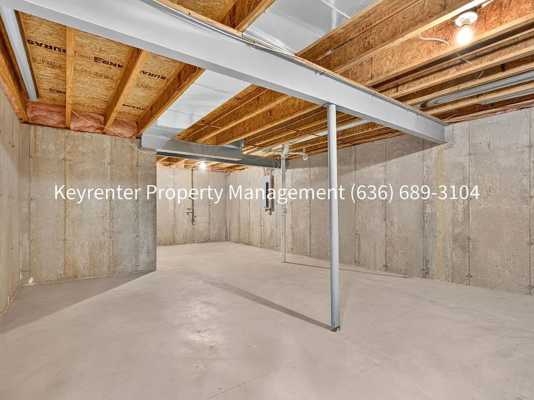 411 Angelique Pl — Photo 37