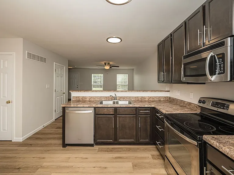 114 Willott Square Dr — Photo 9