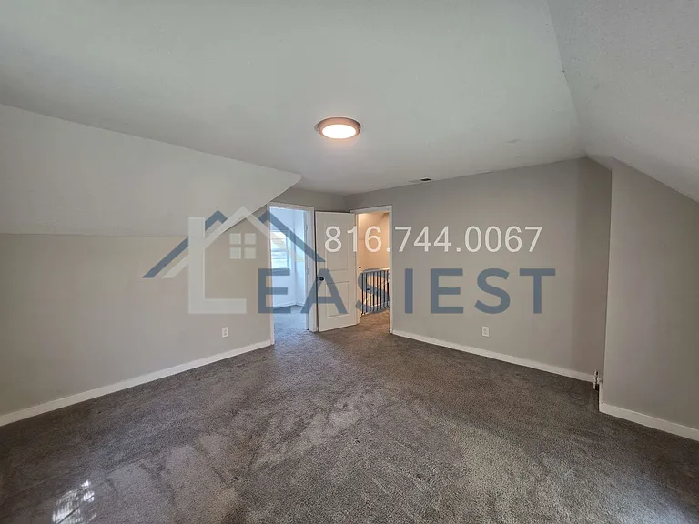 1209 College Ave — Photo 12