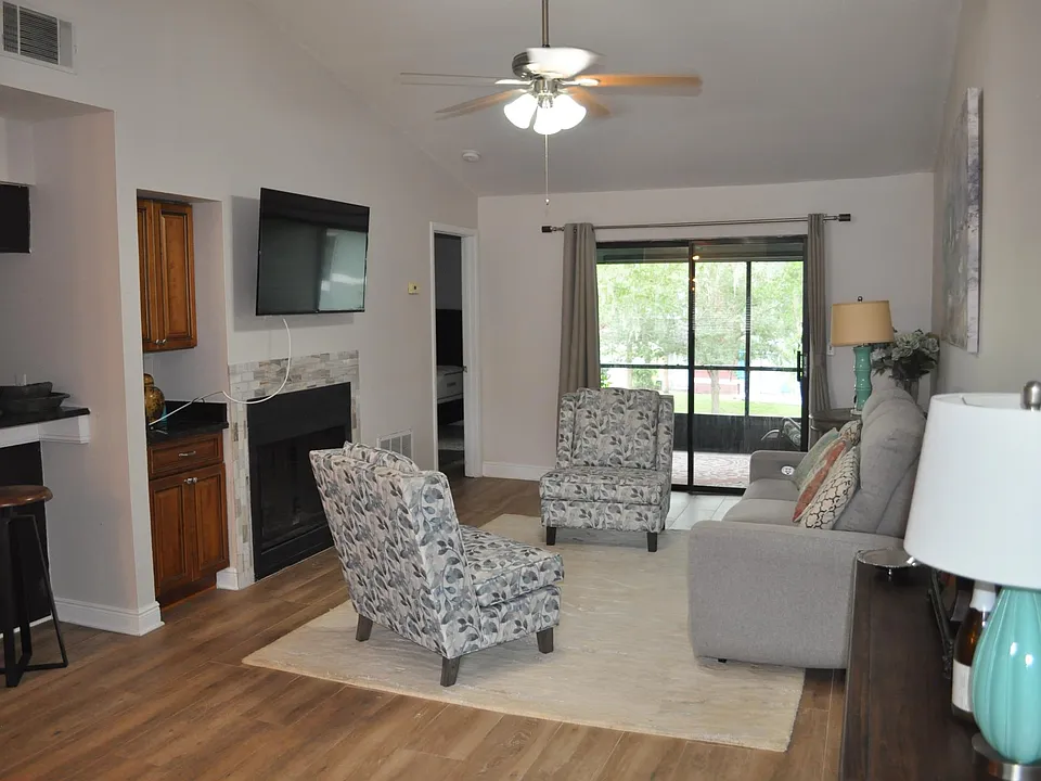 556 Breckenridge Vlg #210