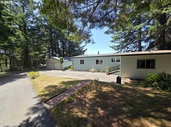 95916 Cape Dr, Brookings, OR 97415