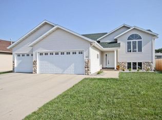 862 16th Ave W, West Fargo, ND 58078