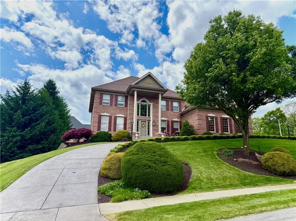 300 Pine Valley Dr, Bridgeville, PA 15017