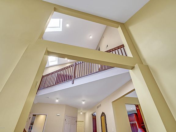 5th image of 300 Crimson Cir