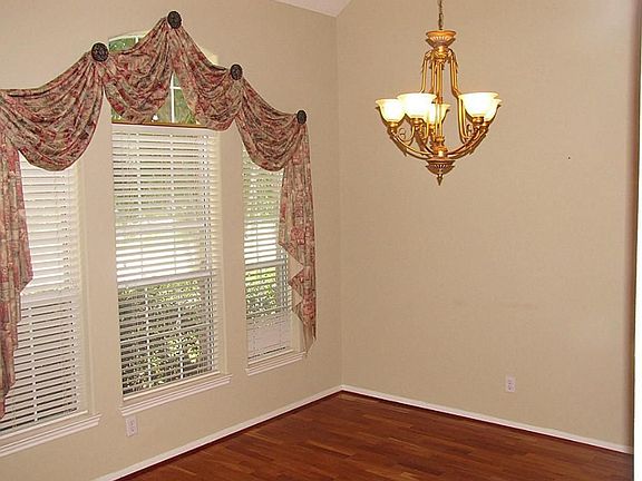FORMAL DINING