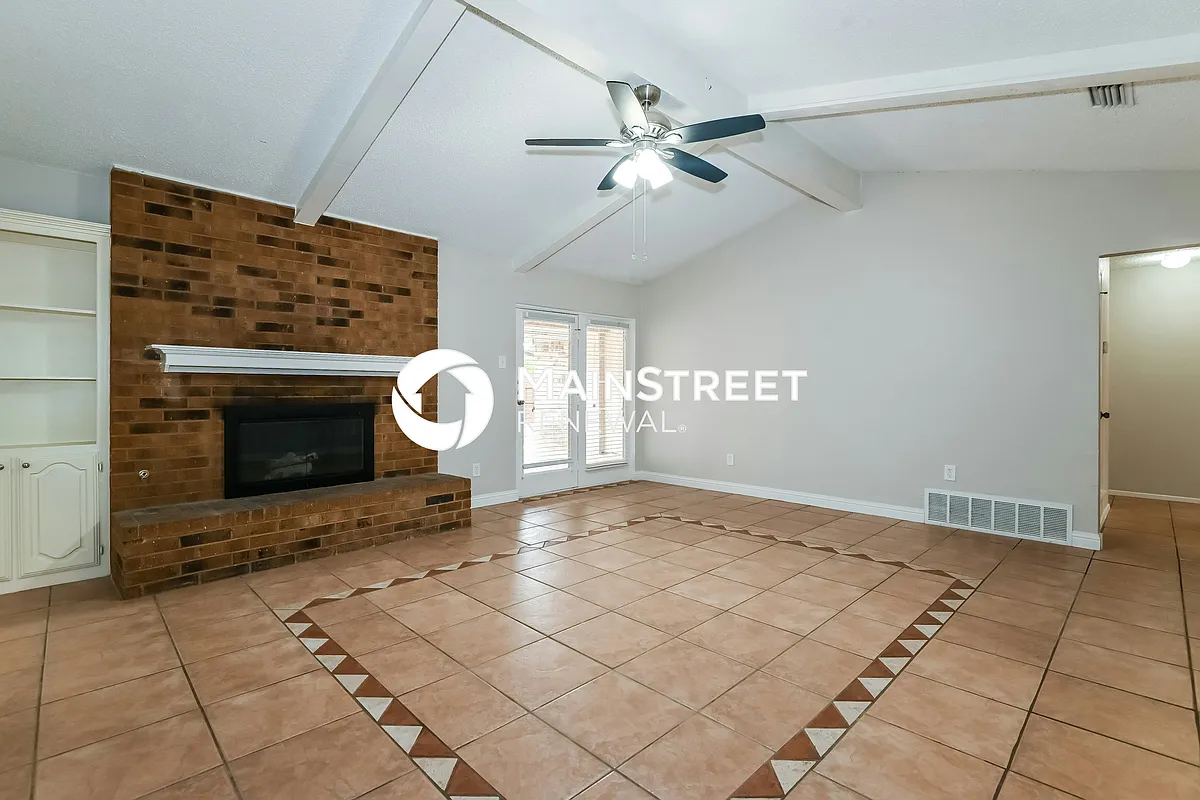 Living Room - 608 Robinlynn St