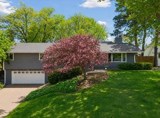 5521 Mirror Lakes Dr, Edina, MN 55436