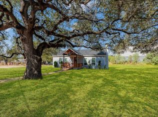 506 Fullerton Dr, Devine, TX 78016