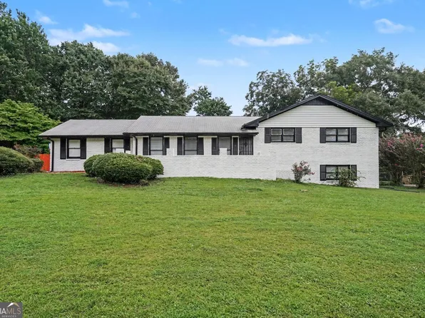 8806 Twin Oaks Dr, Jonesboro, GA 30236