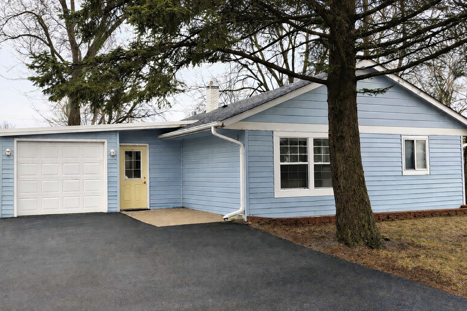 11 Helm Rd, Carpentersville, IL 60110 | MLS #12592951 | Zillow