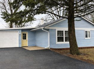 11 Helm Rd, Carpentersville, IL 60110