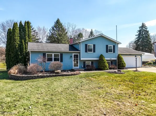 8659 Crow Dr, Macedonia, OH 44056