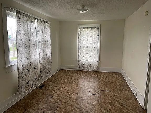 2nd image of 616 E Crawford St