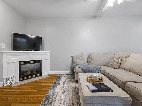 5th image of 734 E 6th St APT 3