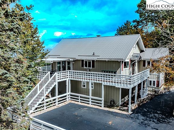 2nd image of 206 Pinnacle Ridge Road
