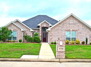 1735 Meadowbriar Dr, Paris, TX 75462