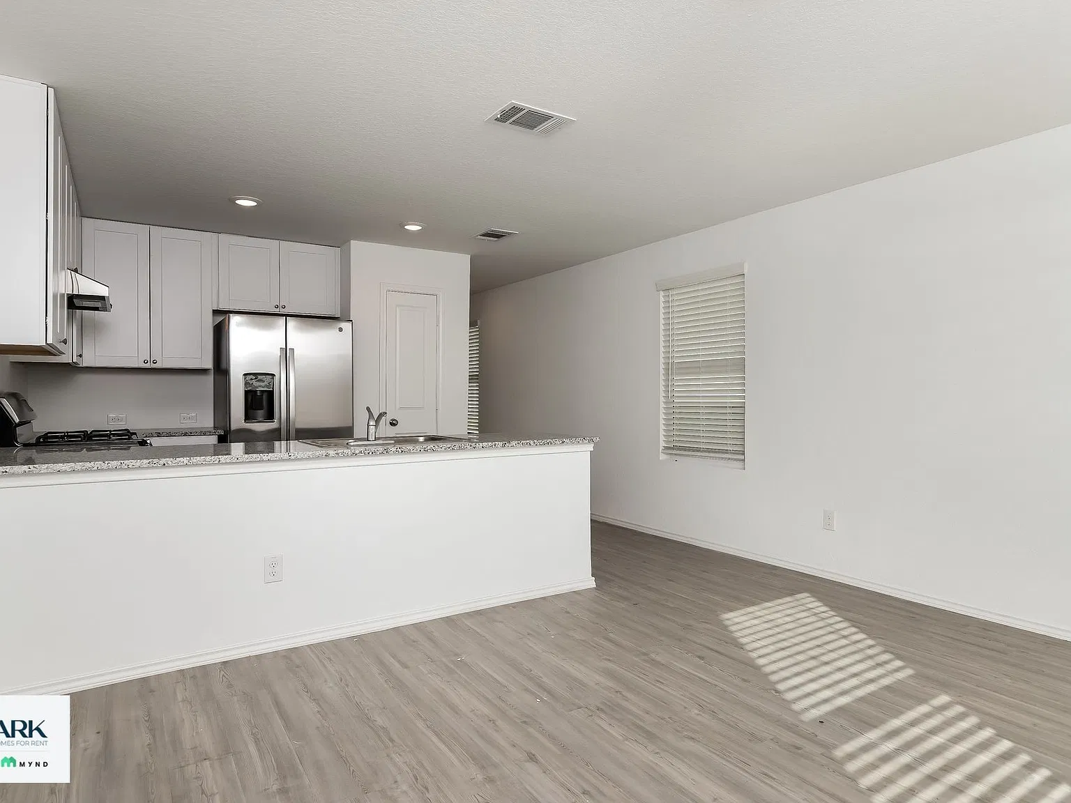 3 bed, 2.0 bath, 1360 sqft, $1,299 — Photo 3