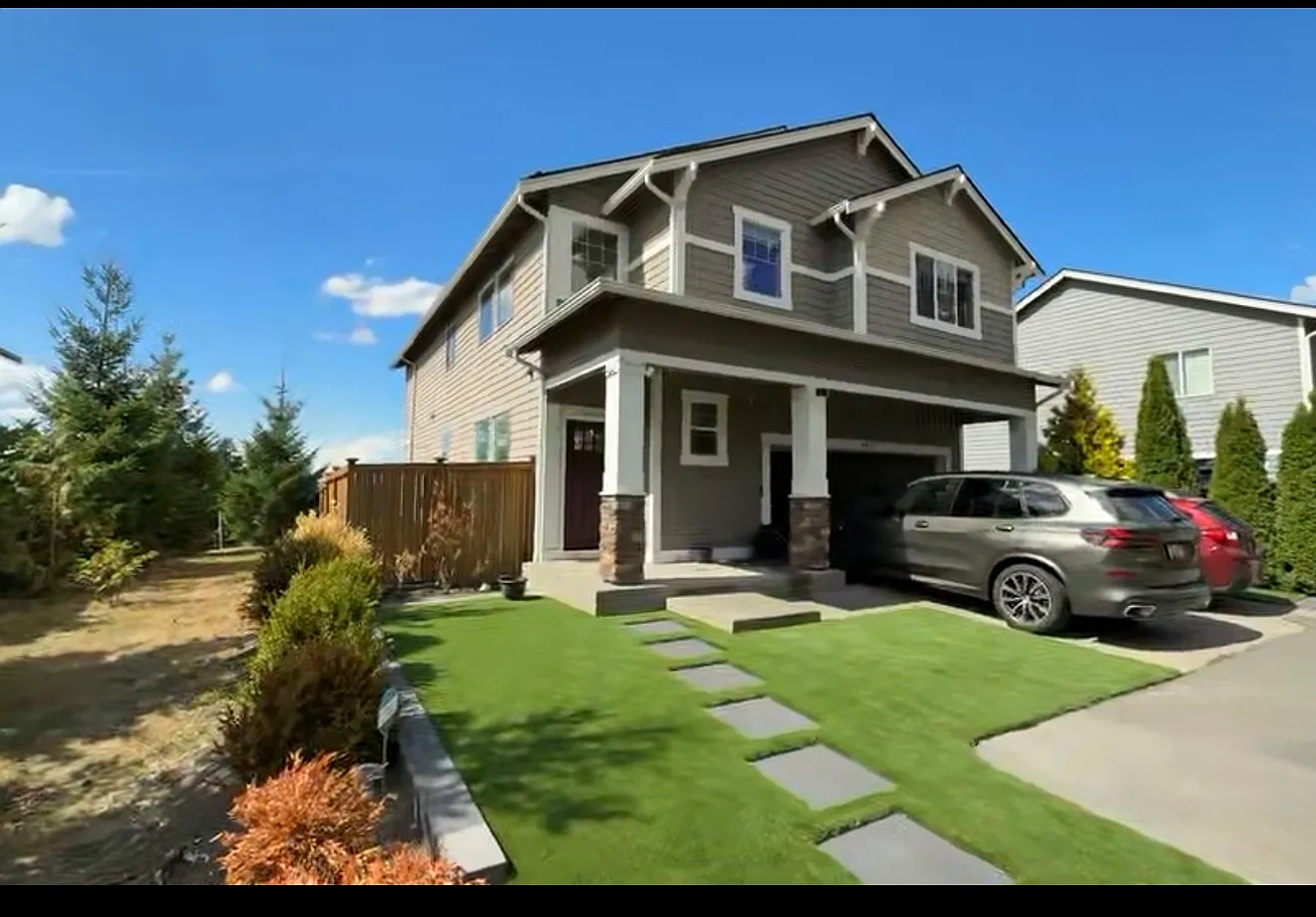 4 bed, 2501 sqft, $4,400 — Photo 2