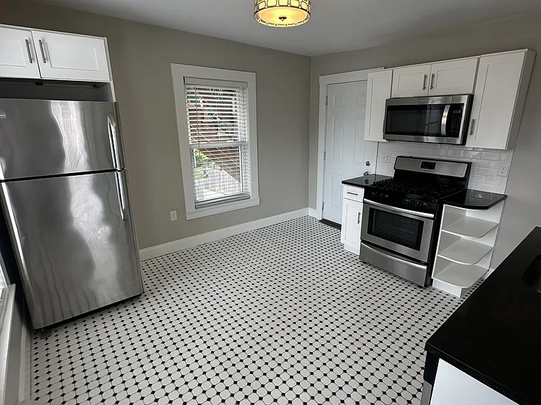 20-22 Lafayette Rd #2 — Photo 2