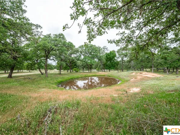475 Littlehorn Ln, Stockdale, TX 78160