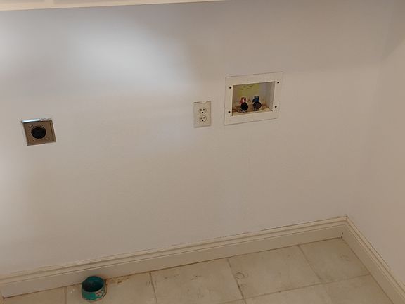 5th image of 3909 NE Kensington Ave