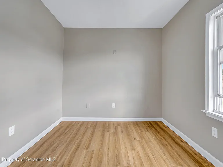 114 E Market St #4 — Photo 12