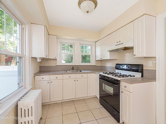 5th image of 24 Mohegan Ave