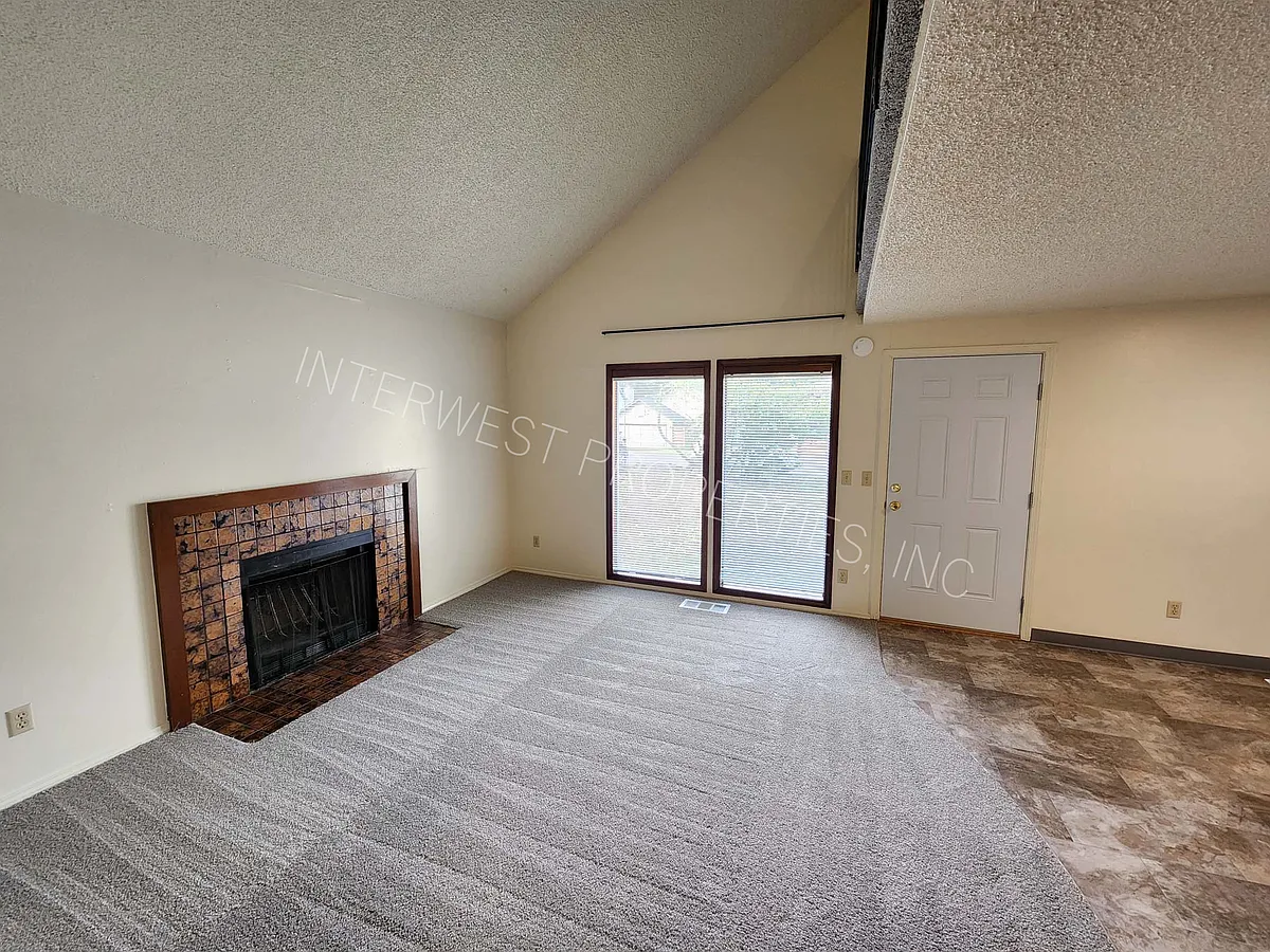 Building Photo - 10822 SW 63rd Ave