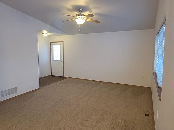 3rd image of 432 E Kinnikinnik Ave