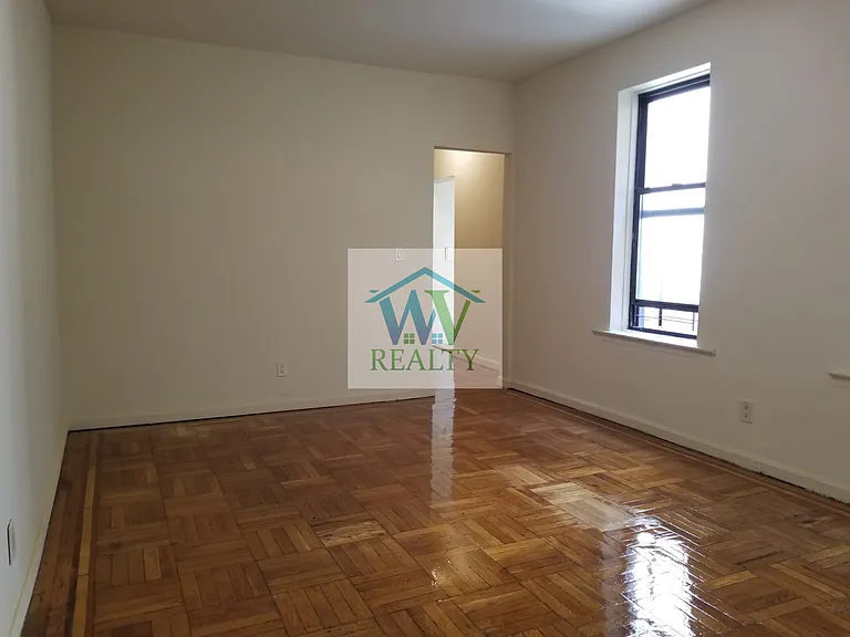 2835 Bainbridge Ave #B6 — Photo 2