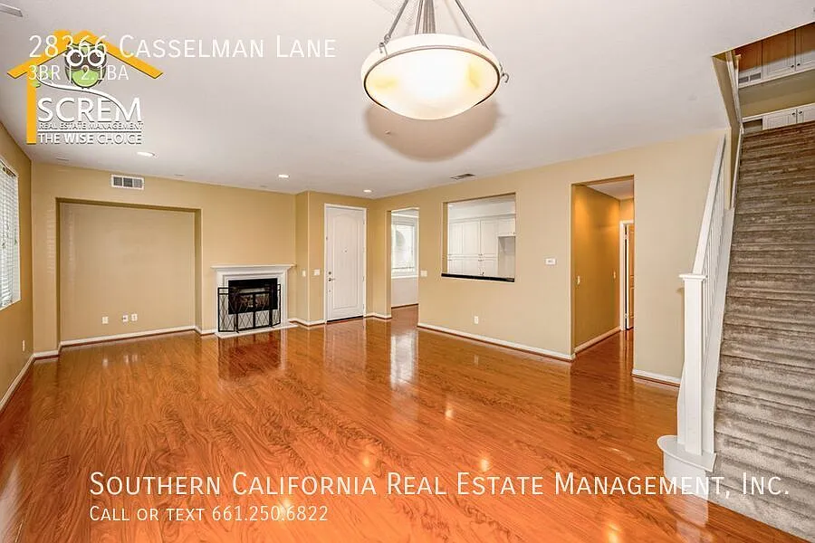 Three Bedroom Townhouse with Entertainer's Patio — Photo 4