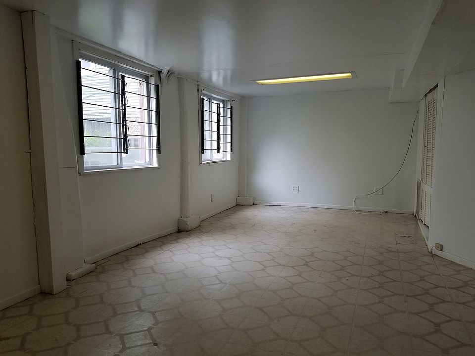 2nd image of 3225 N Wilton Ave #Gw