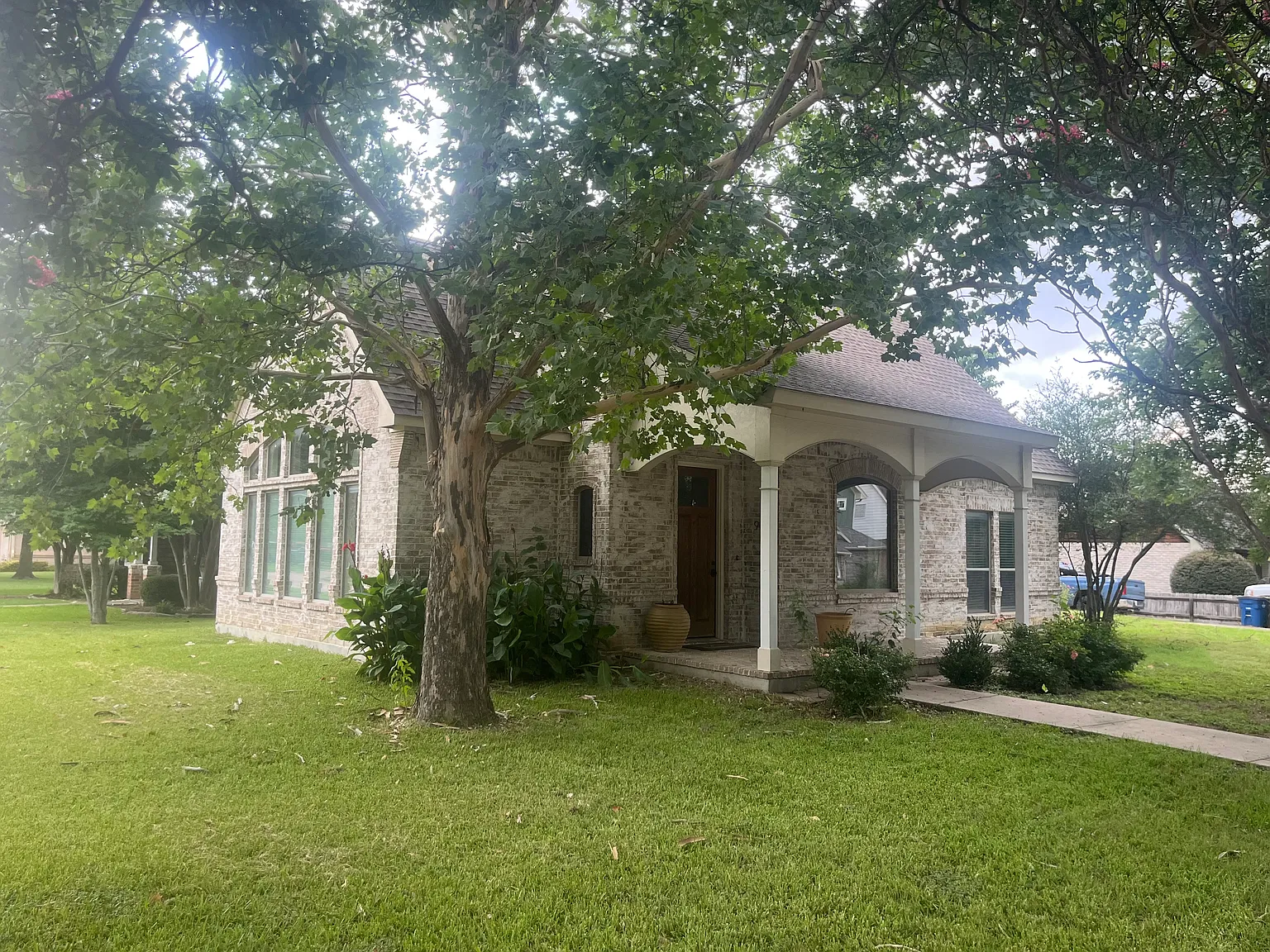 3 bed, 2.5 bath, 1789 sqft, $2,350 — Photo 1
