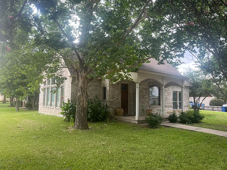 902 S Paris St — Photo 1