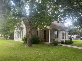 902 S Paris St, Ennis, TX 75119